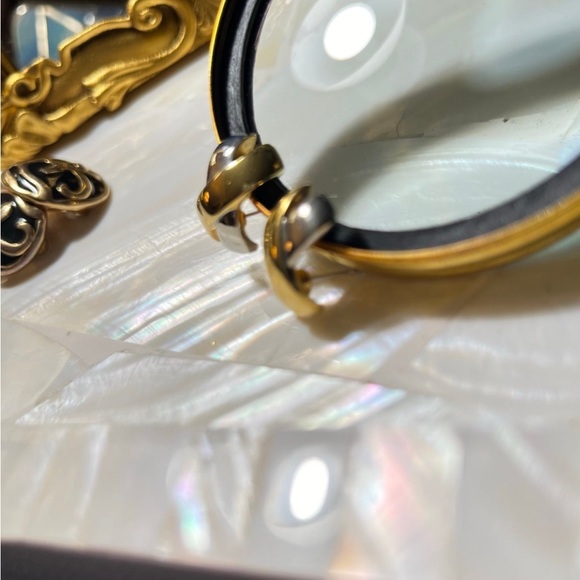 Vintage Two-tone X (kisses) post EARRINGS in MINT condition.
Approx 1” - Picture 3 of 8